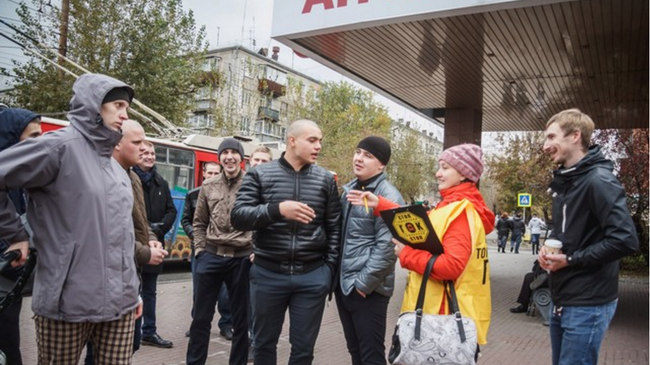 РМК выпустила на улицы "гокников" - молодчиков, агитирующих за ГОК