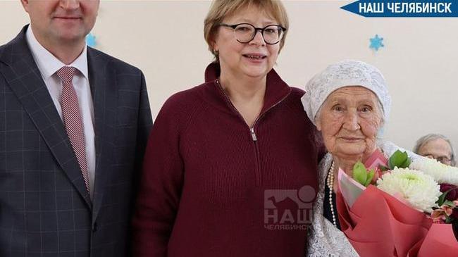 💪 Южноуральскую долгожительницу поздравили с днём рождения