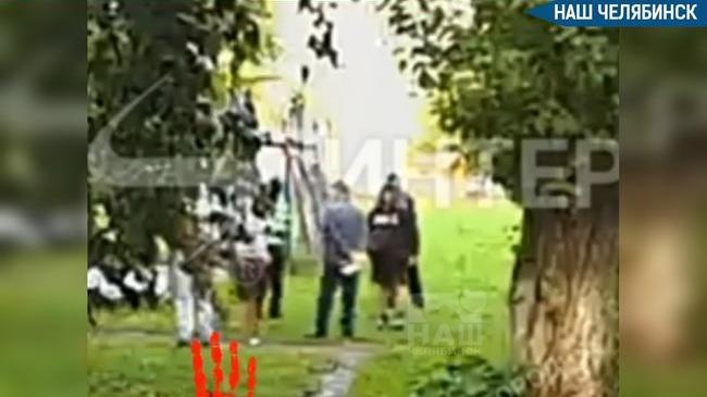 😱 Жестокое нападение на мужчину попало на видео в Челябинске