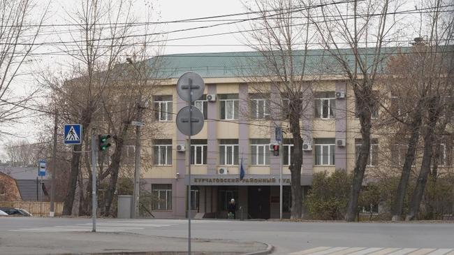 Ревели в суде: челябинских школьниц приговорили к условным срокам за закладки в «Парковом»