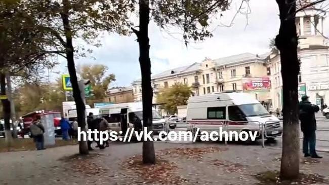⚡ На улице Горького, в районе ТК "Башня", столкнулись 2 маршрутки. Очевидцы насчитали 8 бригад скорой помощи и 2 реанимации.