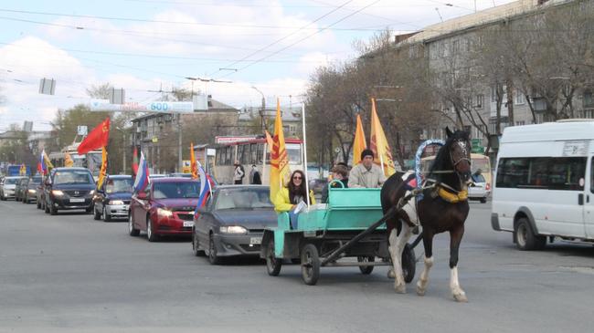 Конь Покемон возглавил автопробег против плохих дорог в Челябинске