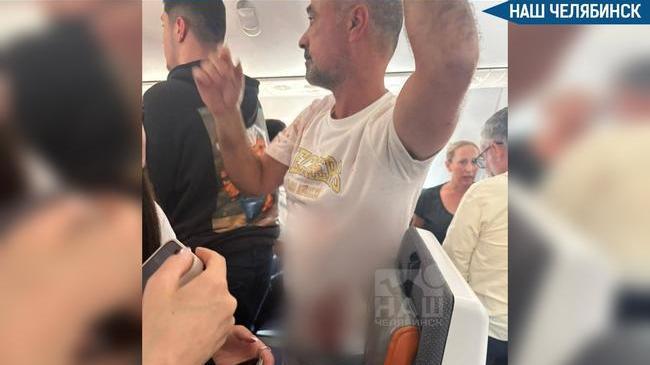 ✈️ Пилоты и пассажиры спасли самолет от теракта