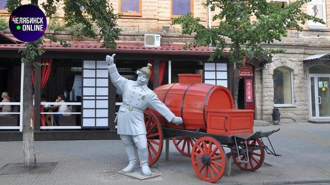 🎨 Скульптуру пожарного вернули на Кировку