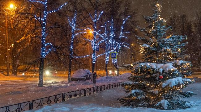 ❄ Милая ёлочка на челябинской улице. Расскажите, что создает у вас новогоднее настроение?
