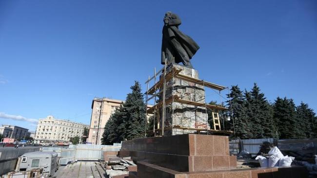 Памятник Ленину может рухнуть. Его нельзя было реконструировать отбойными молотками
