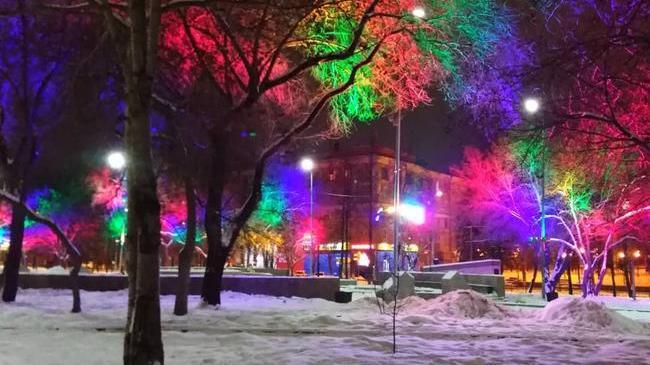 Смотрите-ка, какие замечательный цветные деревья в Металлургическом районе ☺