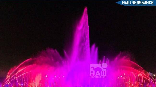 Светомузыкальный фонтан в Челябинске завершает сезон