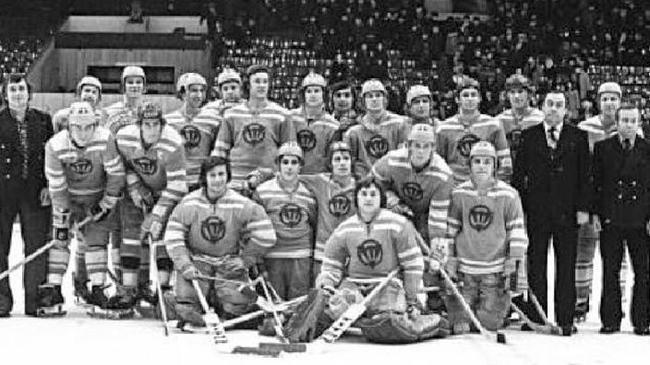 Бронзовый состав хоккейной команды Трактор (Челябинск), 1977 год. Кого из игроков вы узнали?
