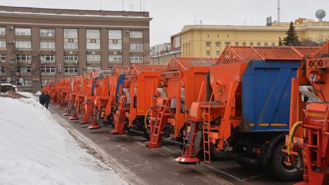 По центру Челябинска проехались десятки тракторов, погрузчиков и КАМАЗов