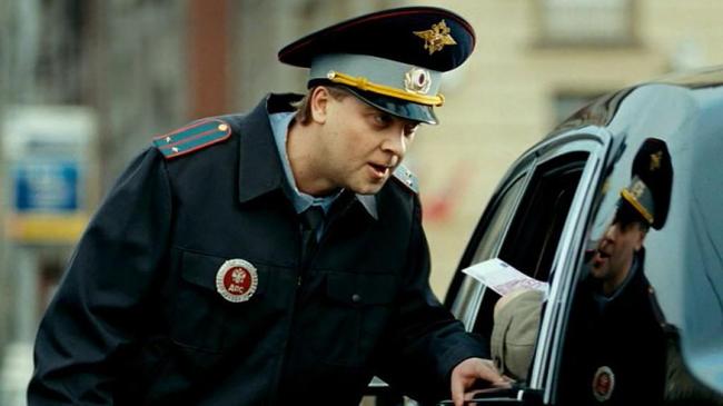 В Челябинске будут судить инспектора-взяточника