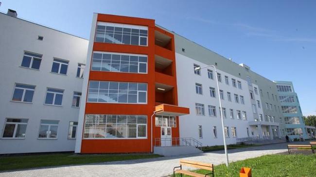 В Челябинске наконец достроили супер-школу в “Парковом”