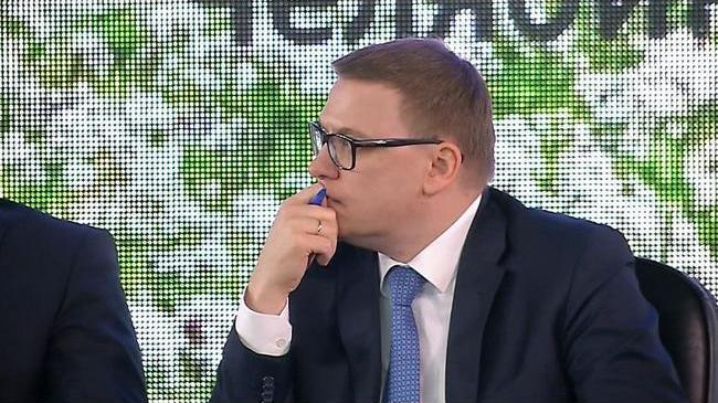 Южноуральские аграрии вручили Алексею Текслеру корзину спелой клубники