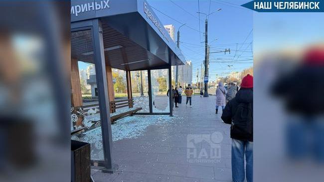 😡 В Челябинске хулиганы разнесли новую остановку