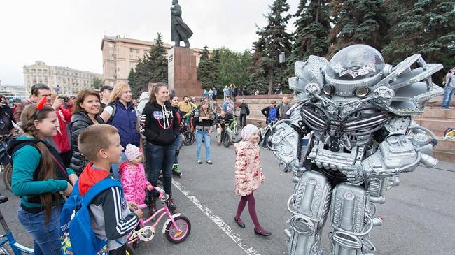 В Челябинске велозабег «Энергия ночи» собрал сотню горожан
