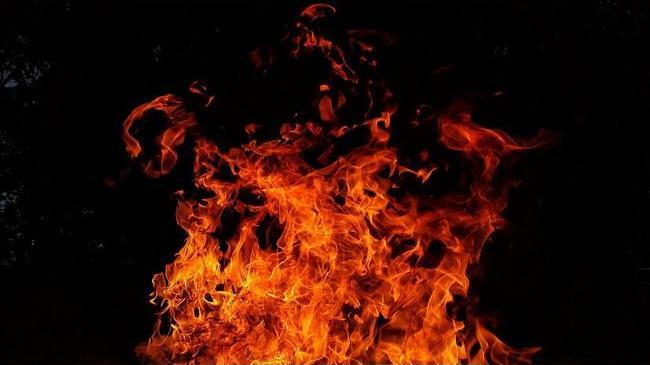 Женщина и маленький ребенок погибли в ночном пожаре в Челябинской области