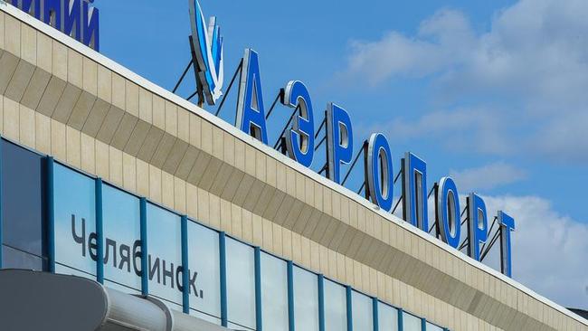 В аэропорту Челябинска погрузчик врезался в самолет прямо перед вылетом в Москву