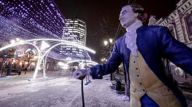 ✨ Как в Питере: в Челябинске готовят праздничную иллюминацию к Новому году