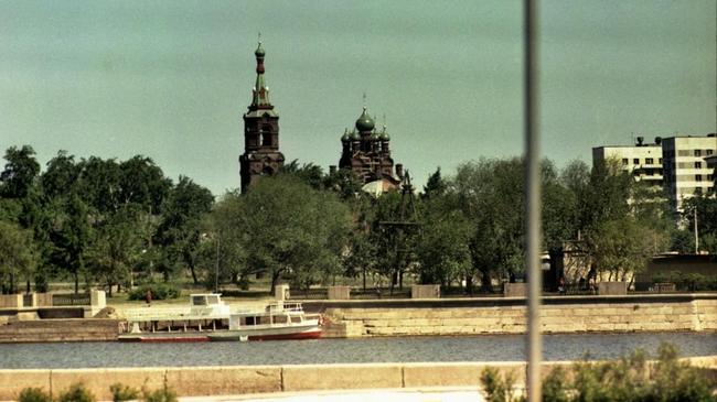 Ещё набережная и улица Кирова. 1988 год.