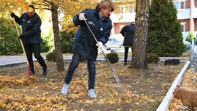 👵 Поддержка и внимание: волонтёры поздравили пенсионеров с Днём пожилого человека.