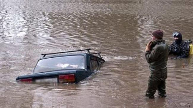 «Водитель был пьян до безумия»: машина вылетела в пруд в садах под Челябинском 