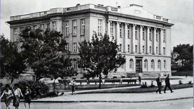 "Государственная областная публичная библиотека", 1965 год. Какие изменения, по сравнению с нынешнем временем вы заметили?