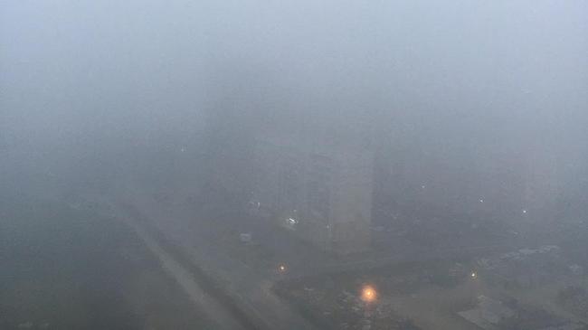 Дальше своего носа не видно: Челябинск накрыла пелена густого тумана