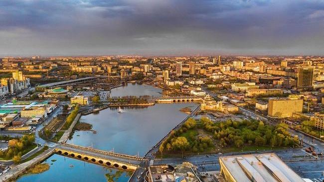 Челябинск бывает разный: солнечный и дождливый, жаркий и холодный, и в любом его виде мы его принимаем и любим! 💙