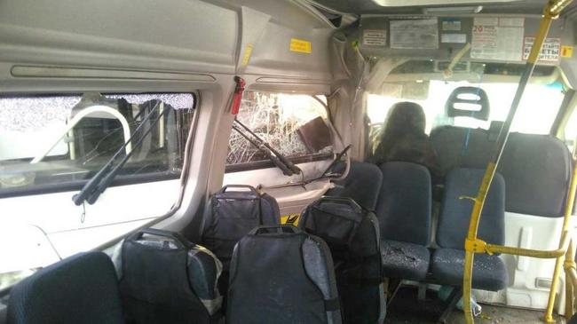 Скончался один из пассажиров маршрутки, в которую врезался автобус