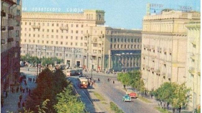 Улица Цвиллинга, те времена, когда еще не существовал проезд от проспекта Ленина до Тимирязева. Как думаете, в каком году сделано фото?
