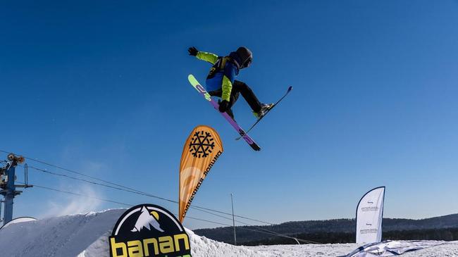 На сноуборде через пирамиду: в Челябинской области завершились необычные соревнования по фристайлу
