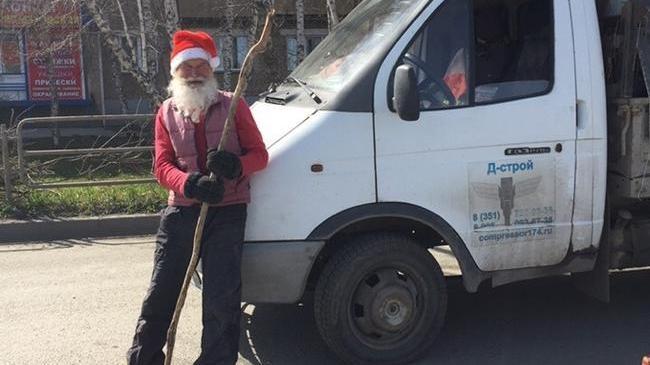 Дед Мороз ремонтирует дороги в Челябинской области