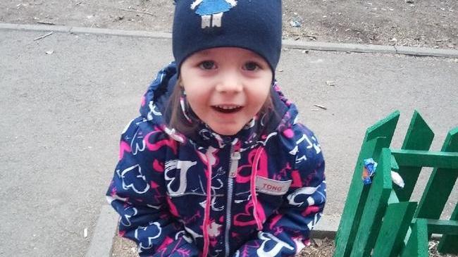 Трехлетнюю девочку вместе с отцом разыскивают в Челябинске