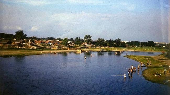 Вид на реку Миасс с плотины. 1990 год
