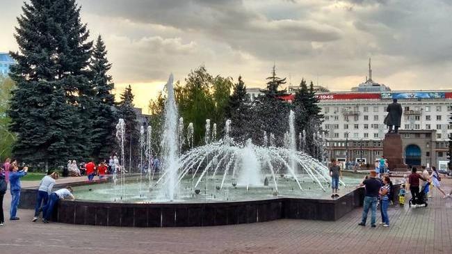 Наш главный фонтан работает пока без свето-музыкального сопровождения..