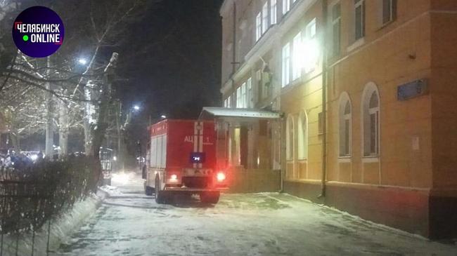 🔥В Челябинске эвакуировали школу из-за возгорания.