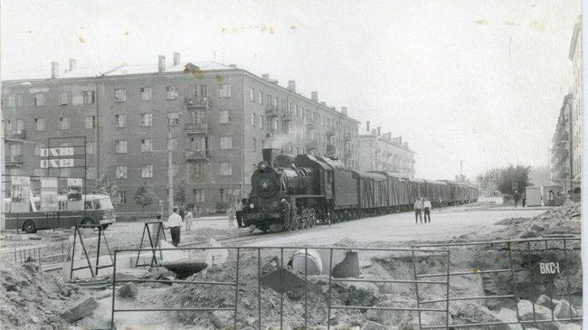 Паровоз Эр773-19. Угадайте какое это место в Челябинске?