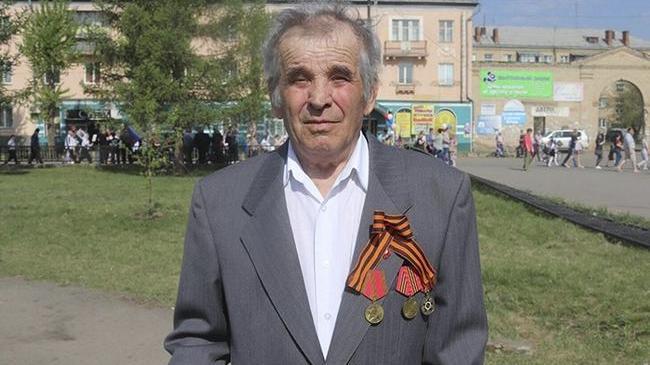 «Ждет, когда приедет машина». В Челябинске бывшего узника концлагеря забыли пригласить на парад в честь Дня Победы