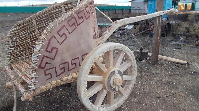 На Аркаиме воссоздали древнейшую модель колесницы без единого гвоздя