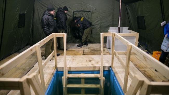 «Пришлось вызывать скорую»: в челябинском храме прихожанка упала в купель и сломала нос