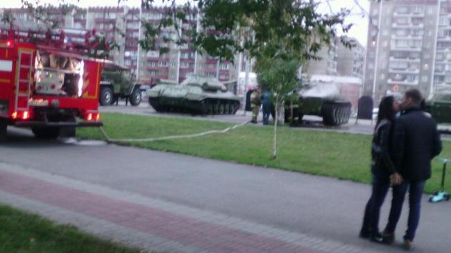 В Саду Победы вспыхнул танк