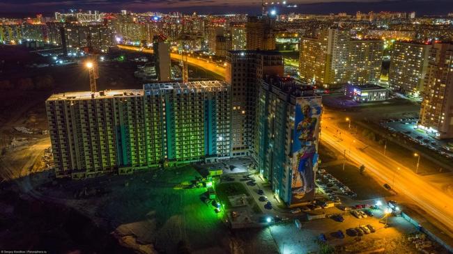 🏗 Красивый Челябинск с высоты. А вам нравится новая мода расписывать здания граффити? Какие рисунки ваши любимые?