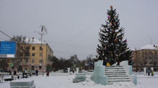 В Челябинской области снесли опасный ледовый городок