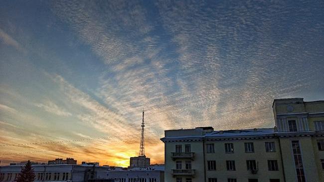 🌆 Облака сегодня на закате ☁ Рассказывайте, как проходит ваш день? 😎
