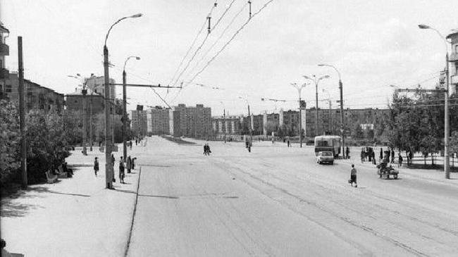 Район Авроры, 70е годы. Снято с улицы Гагарина в сторону улицы Дзержинского. Узнали?