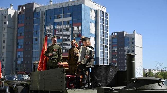 🎺 Как в Челябинске поздравляют ветеранов! С Днем Победы!!