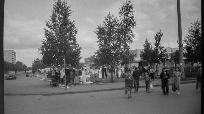 Май 1994, рынок на Солнечной. Есть среди наших подписчиков те, кто еще помнит этот рынок?