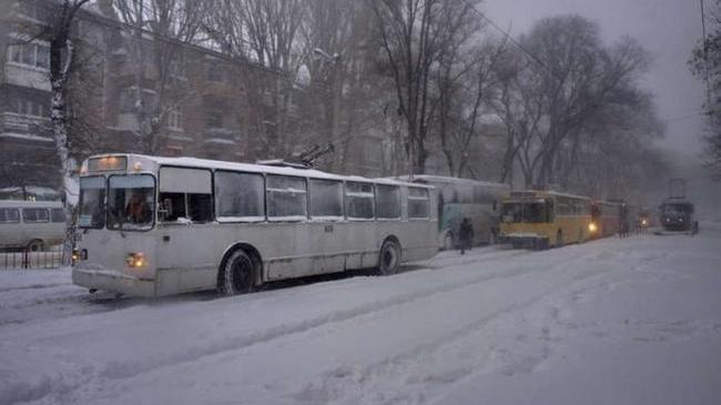 Челябинские троллейбусы не выдержали холодов. Горожане замерзают на остановках