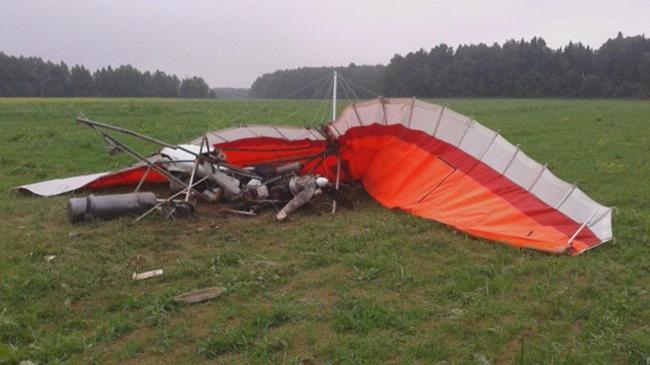 Пилот-дельтапланерист разбился при приземлении в Челябинской области