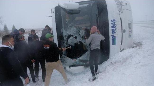❗В турецкой Анталье автобус с российскими туристами попал в аварию. Одна пассажирка погибла, 26 пострадали, сообщили в генконсульстве.